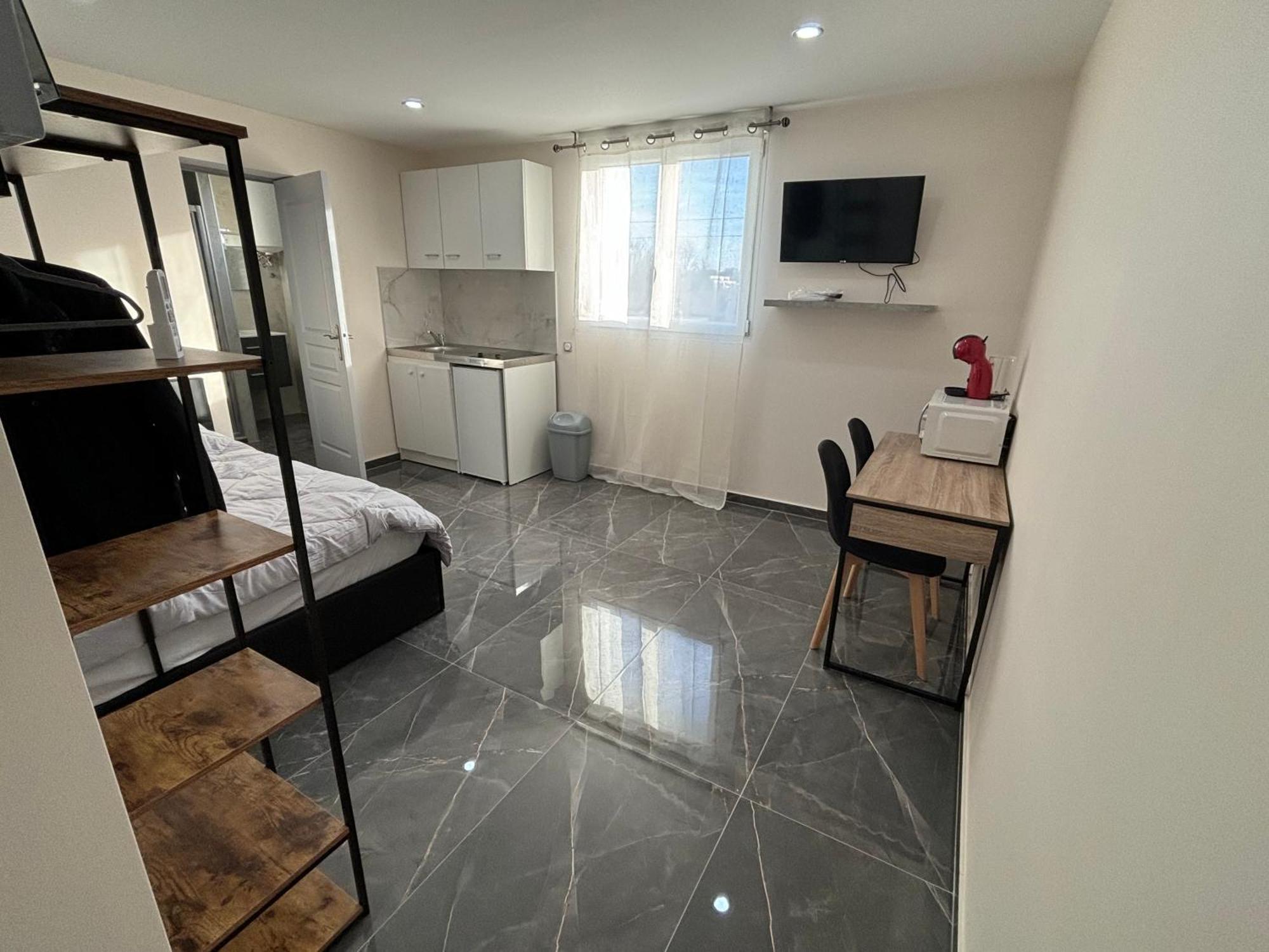 Luna Decines-Charpieu Ngoại thất bức ảnh